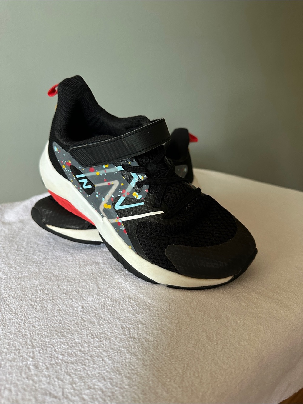 Boys New Balance Rave Run Velcro strap